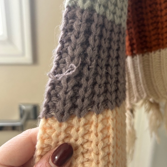 Frayed sweater - Picture 3 of 4
